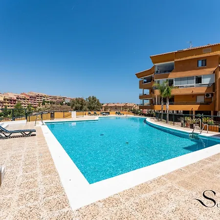 Tranquil 2 Bed 2 Bath Retreat, Pool, Parking *