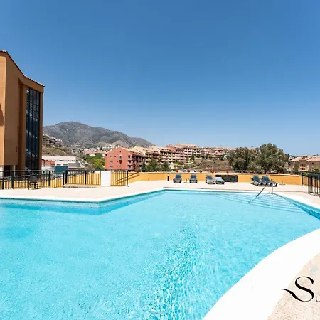 Tranquil 2 Bed 2 Bath Retreat, Pool, Parking Appartement