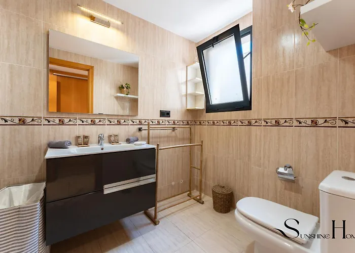 Tranquil 2 Bed 2 Bath Retreat, Pool, Parking Appartement