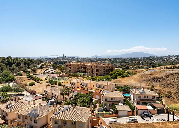 Tranquil 2 Bed 2 Bath Retreat, Pool, Parking