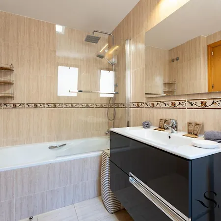 Апартаменти Tranquil 2 Bed 2 Bath Retreat, Pool, Parking Фуенхірола
