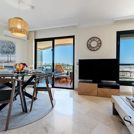 Tranquil 2 Bed 2 Bath Retreat, Pool, Parking Appartement