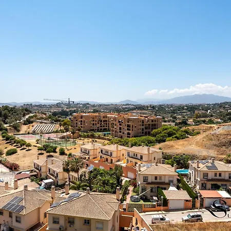 Tranquil 2 Bed 2 Bath Retreat, Pool, Parking