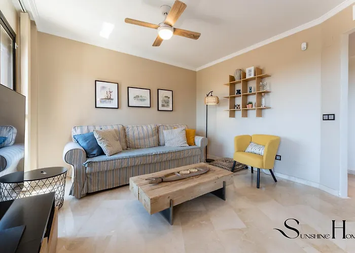 Tranquil 2 Bed 2 Bath Retreat, Pool, Parking *