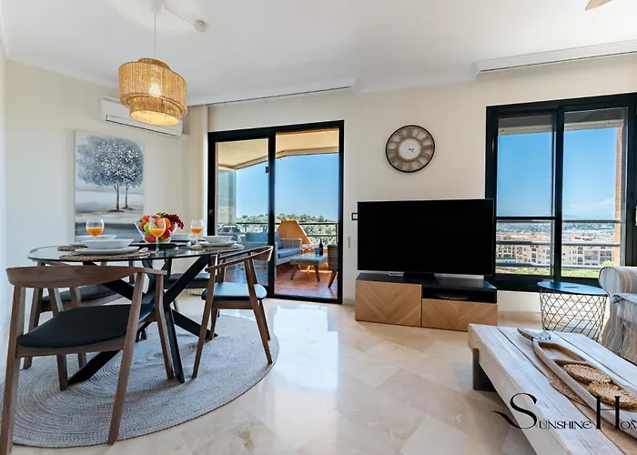 Tranquil 2 Bed 2 Bath Retreat, Pool, Parking Appartement