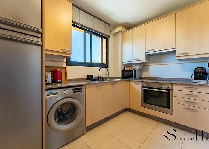 Tranquil 2 Bed 2 Bath Retreat, Pool, Parking * Fuengirola