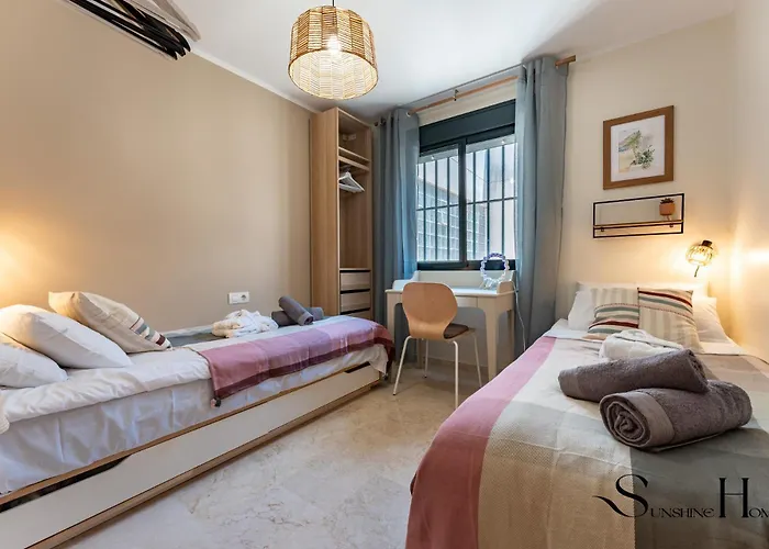 Tranquil 2 Bed 2 Bath Retreat, Pool, Parking