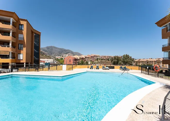Tranquil 2 Bed 2 Bath Retreat, Pool, Parking Appartement