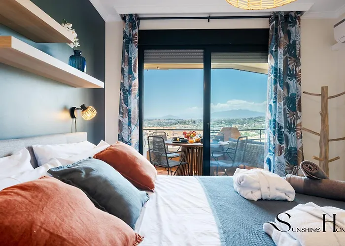 Tranquil 2 Bed 2 Bath Retreat, Pool, Parking Appartement