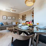 Tranquil 2 Bed 2 Bath Retreat, Pool, Parking Апартаменти *