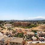 Tranquil 2 Bed 2 Bath Retreat, Pool, Parking