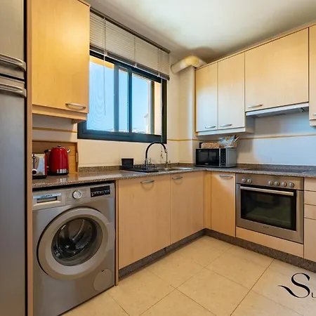 Tranquil 2 Bed 2 Bath Retreat, Pool, Parking * Фуенхірола