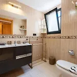 Tranquil 2 Bed 2 Bath Retreat, Pool, Parking Appartement
